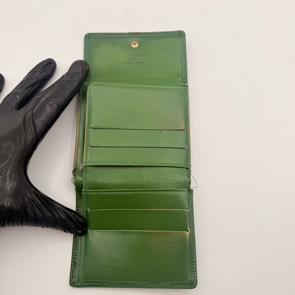 Louis Vuitton Epi Green Trifold Wallet Snap Closure France Authenticated - Picture 7 of 15